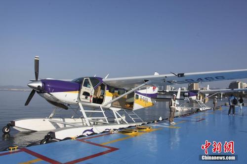 中国首架民用水上飞机三亚载客启航可赴西沙旅游组图