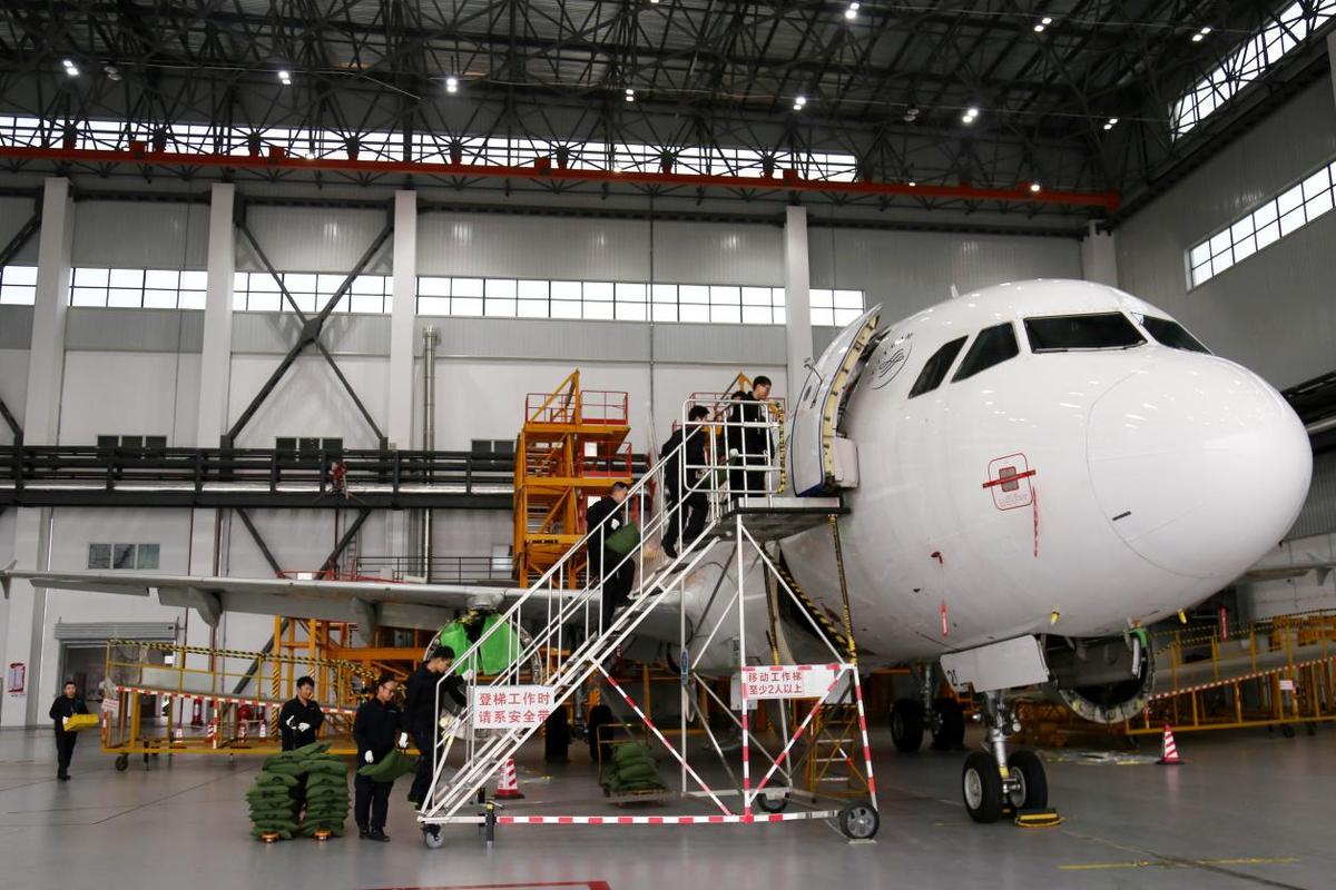于24日正式开启贵州省内首次空客a320飞机拆解工作,将为贵州民用航空